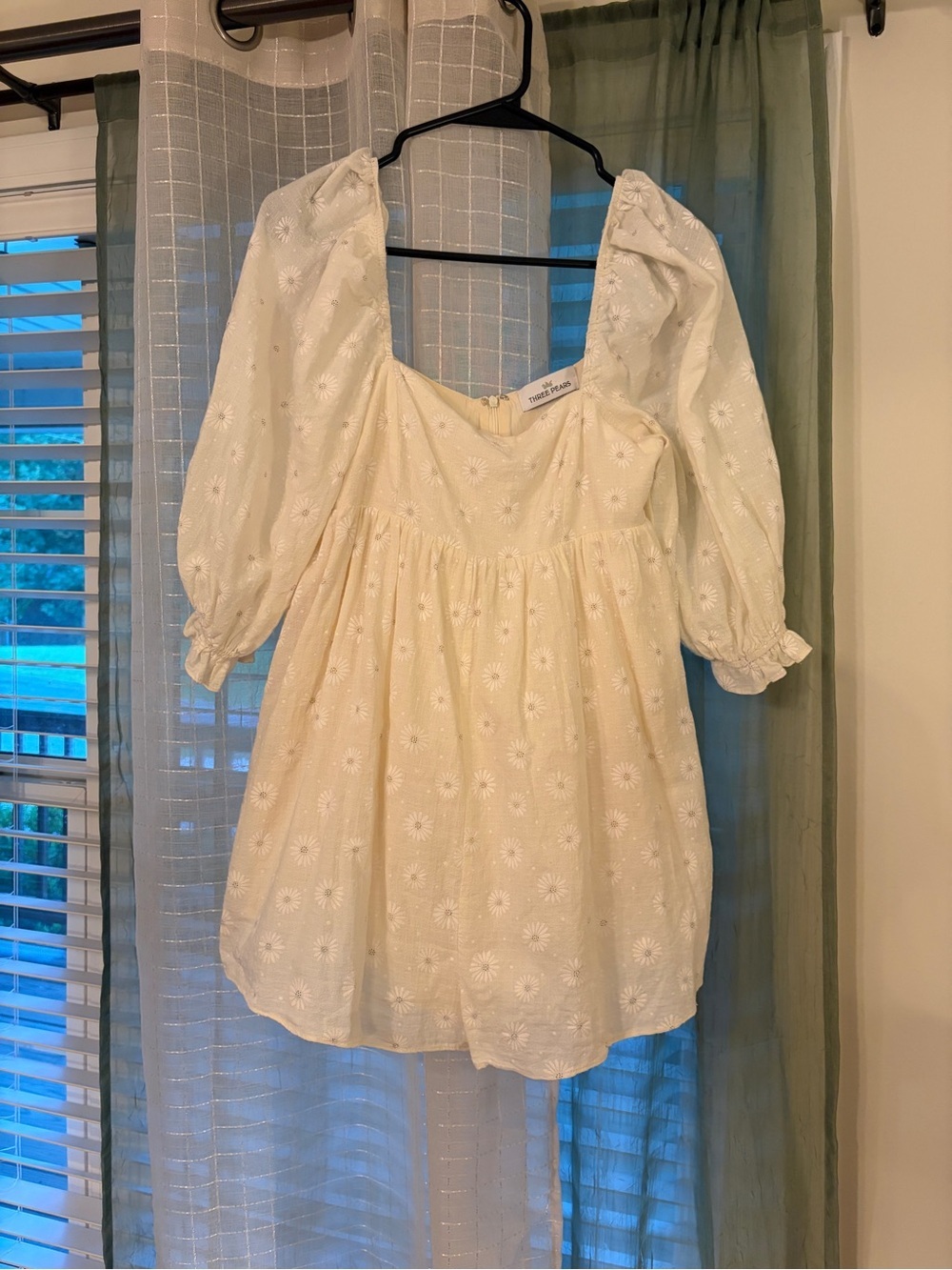 Women's Cream Puff Sleeve Eyelet Romper